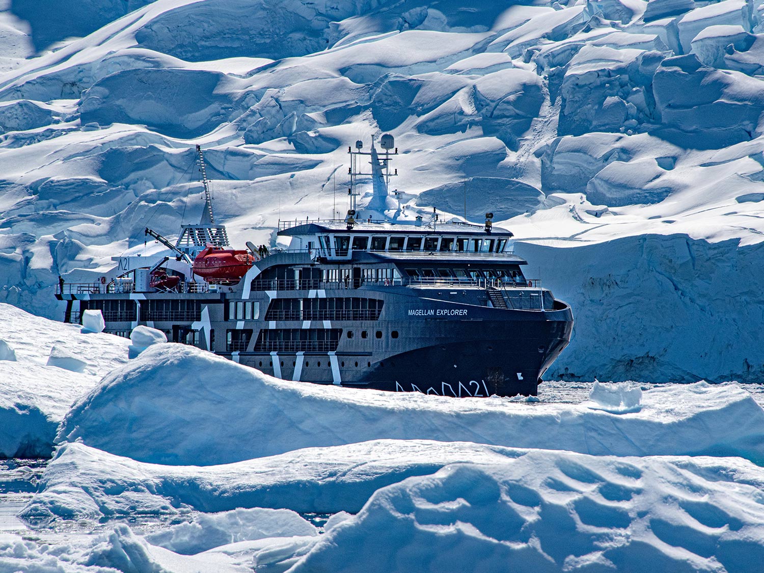 Antarctica XXI aerocrucero en la Antártida BRU&BRU